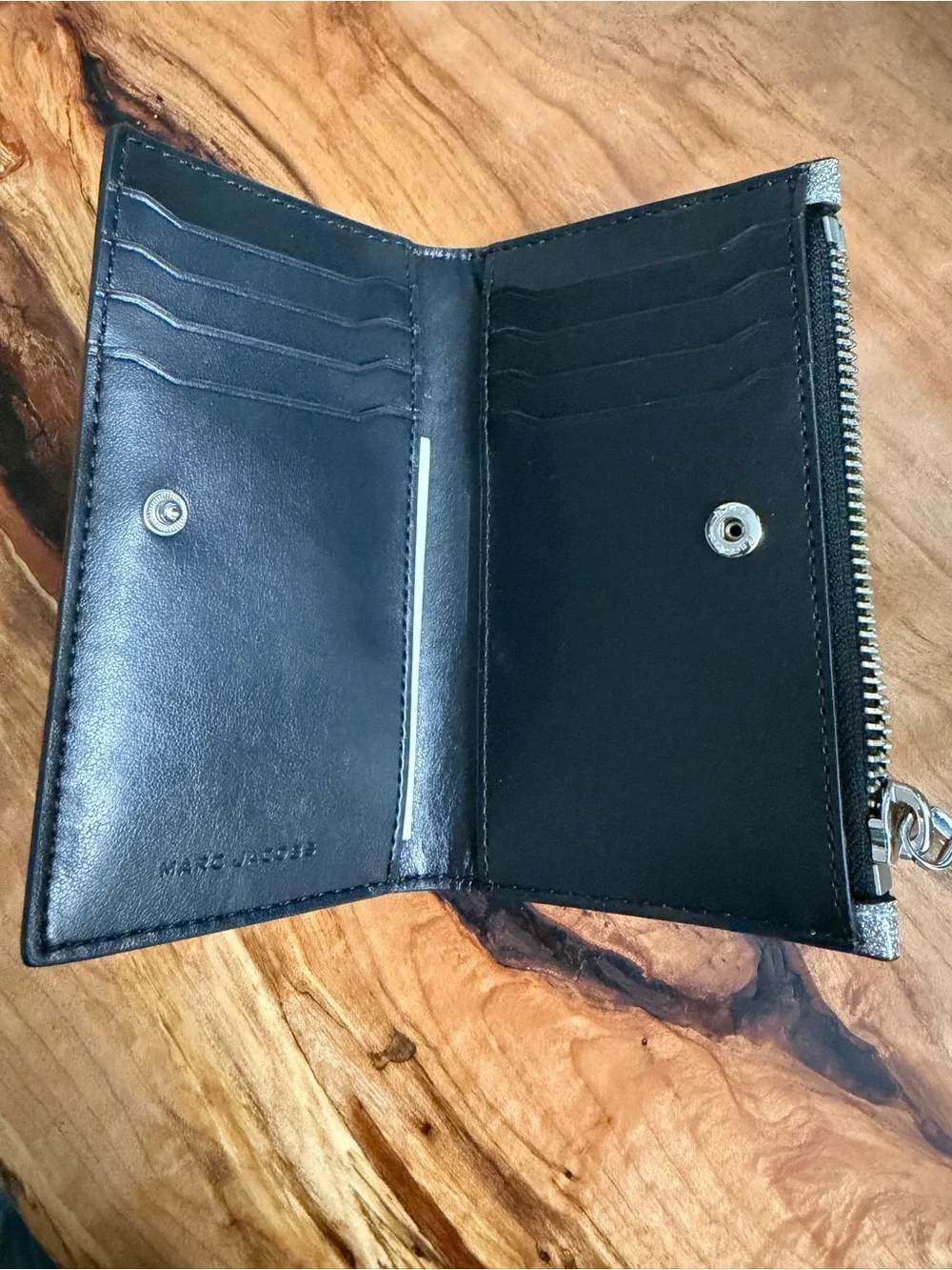 Marc Jacobs White Zip-Around Wallet Logo Zipper Credit Card Holder
